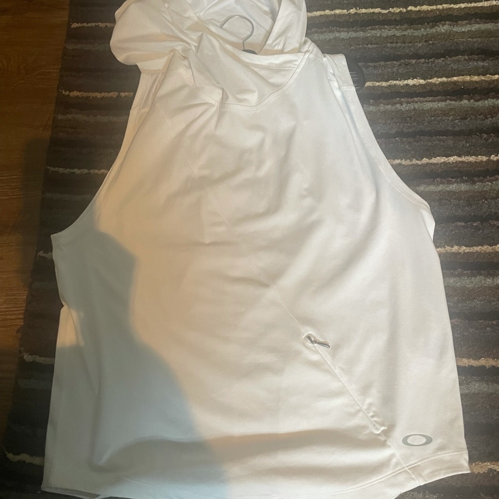 Oakley workout pull over
